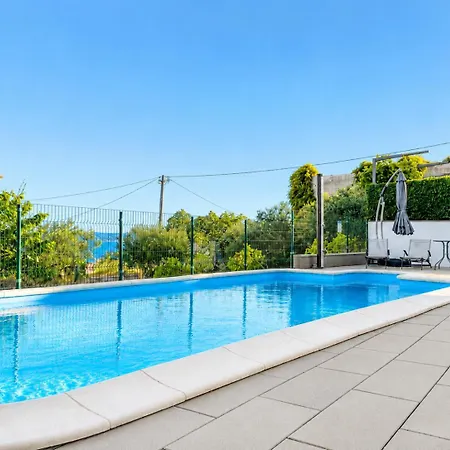 아파트 Blue Horizon With Private Pool Kaštela
